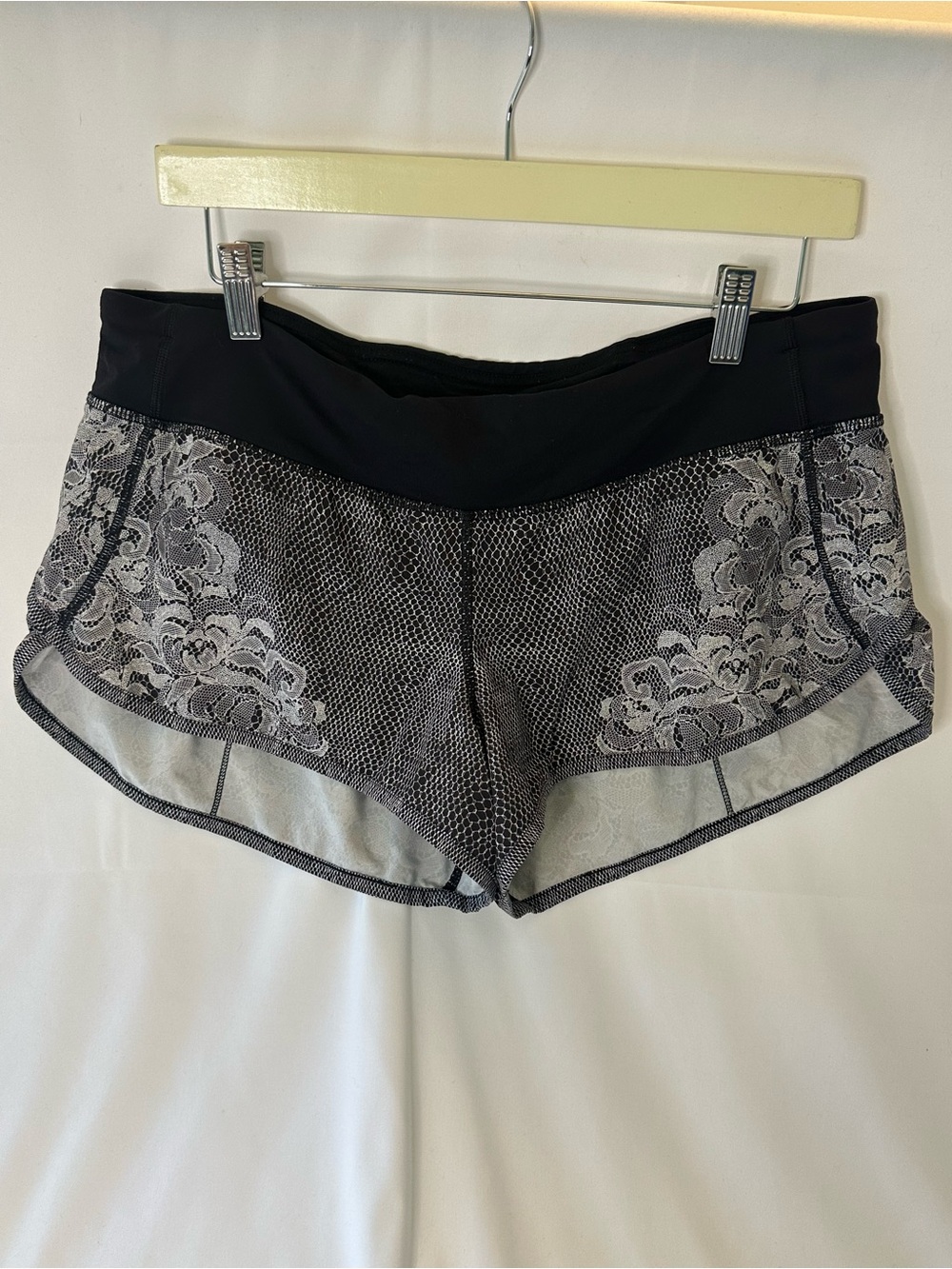 Lululemon Speed Short Florence Speed Short White Black / Black Lace Pattern 10
